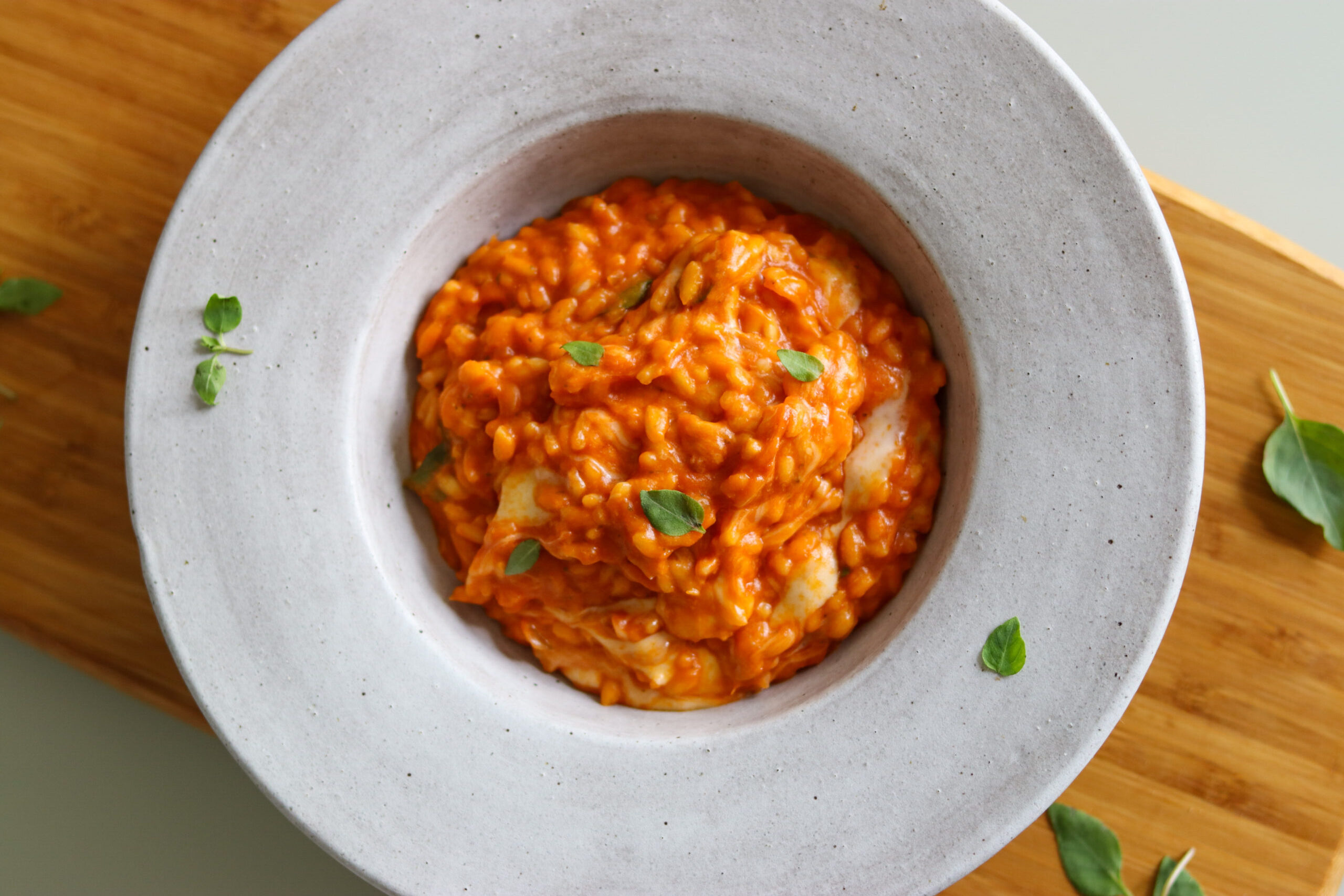 Risoto margherita (queijo, tomate e manjericão)