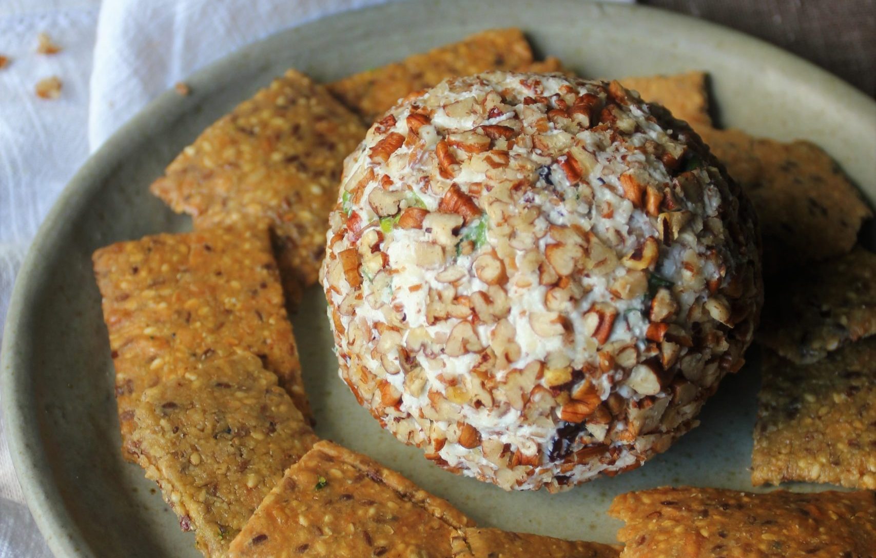 Cheeseball com noz pecan e cranberry