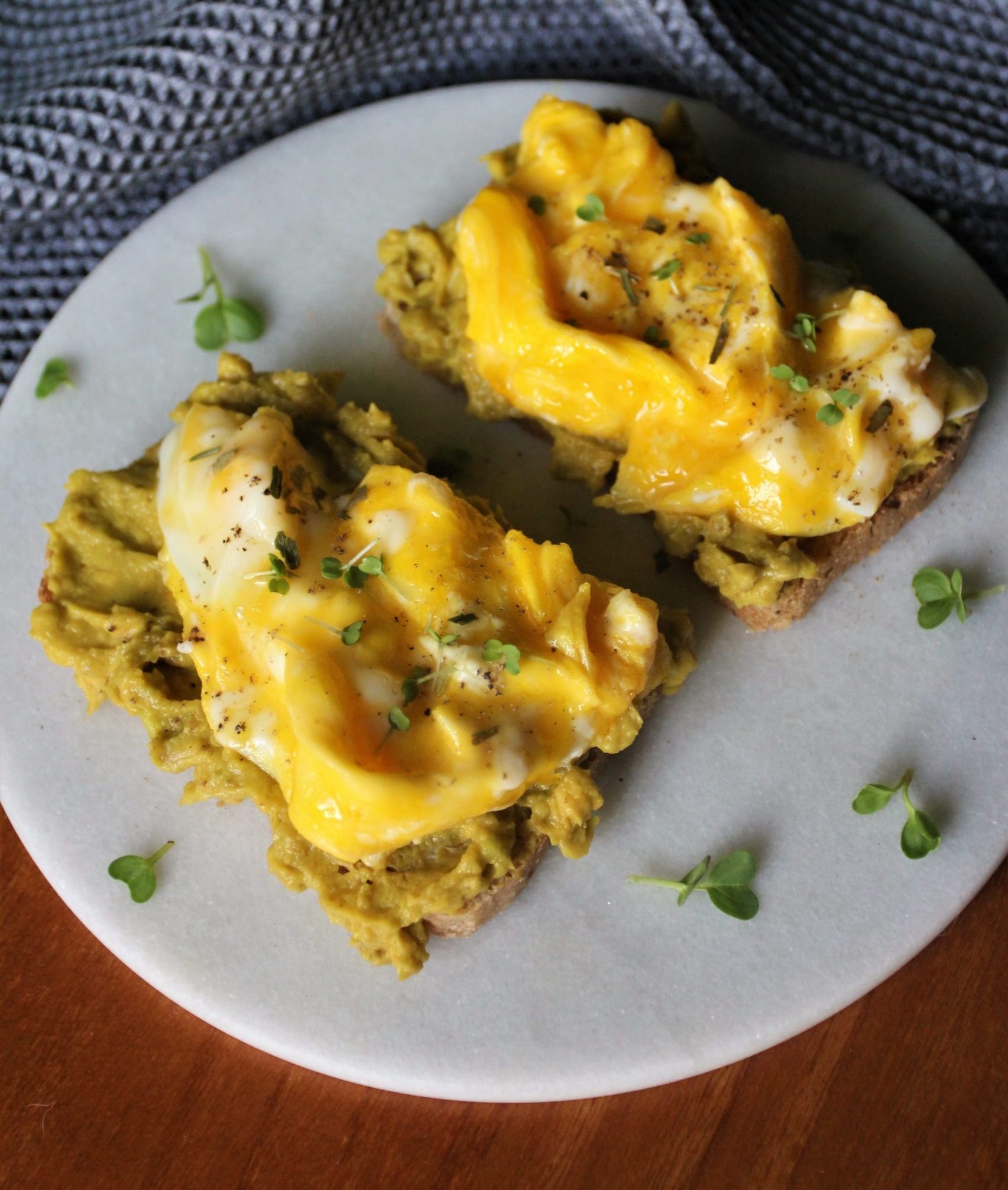 Avocado-Egg Toast