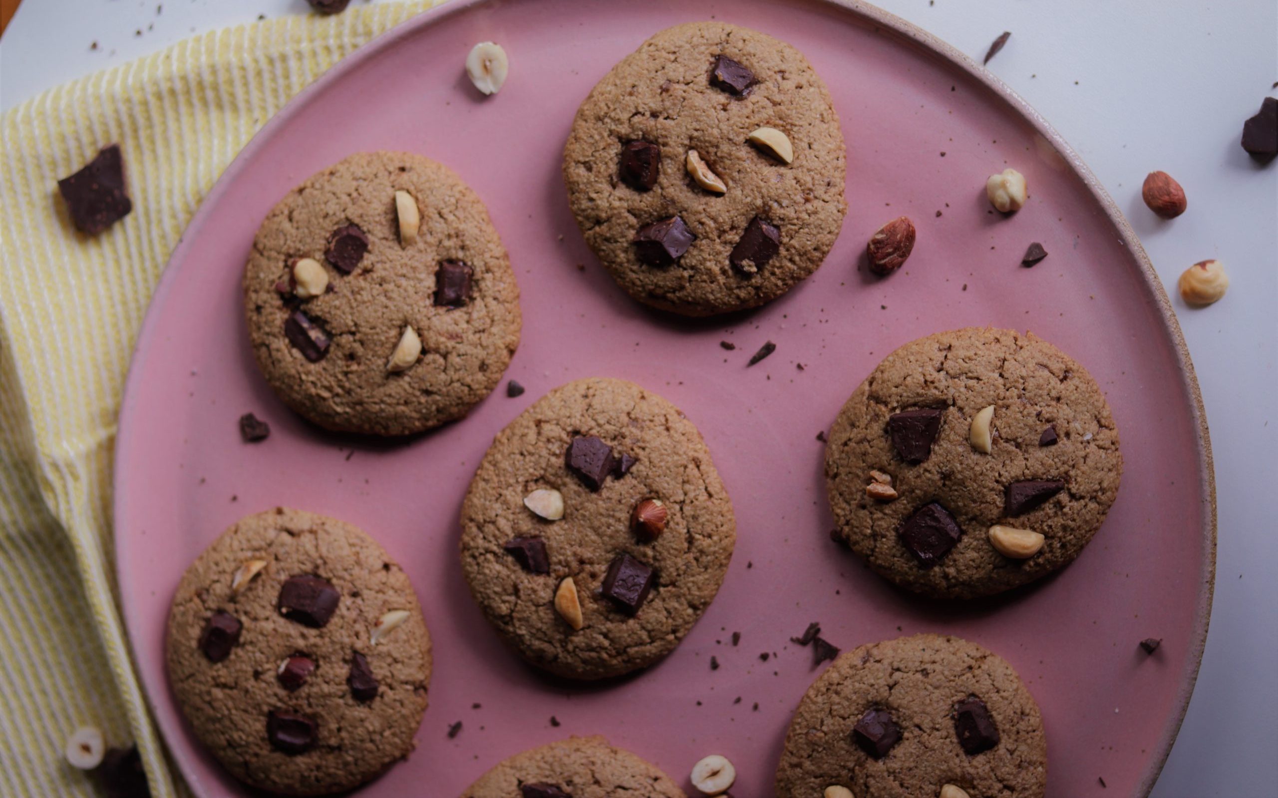 Cookies veganos de aveia com chocolate