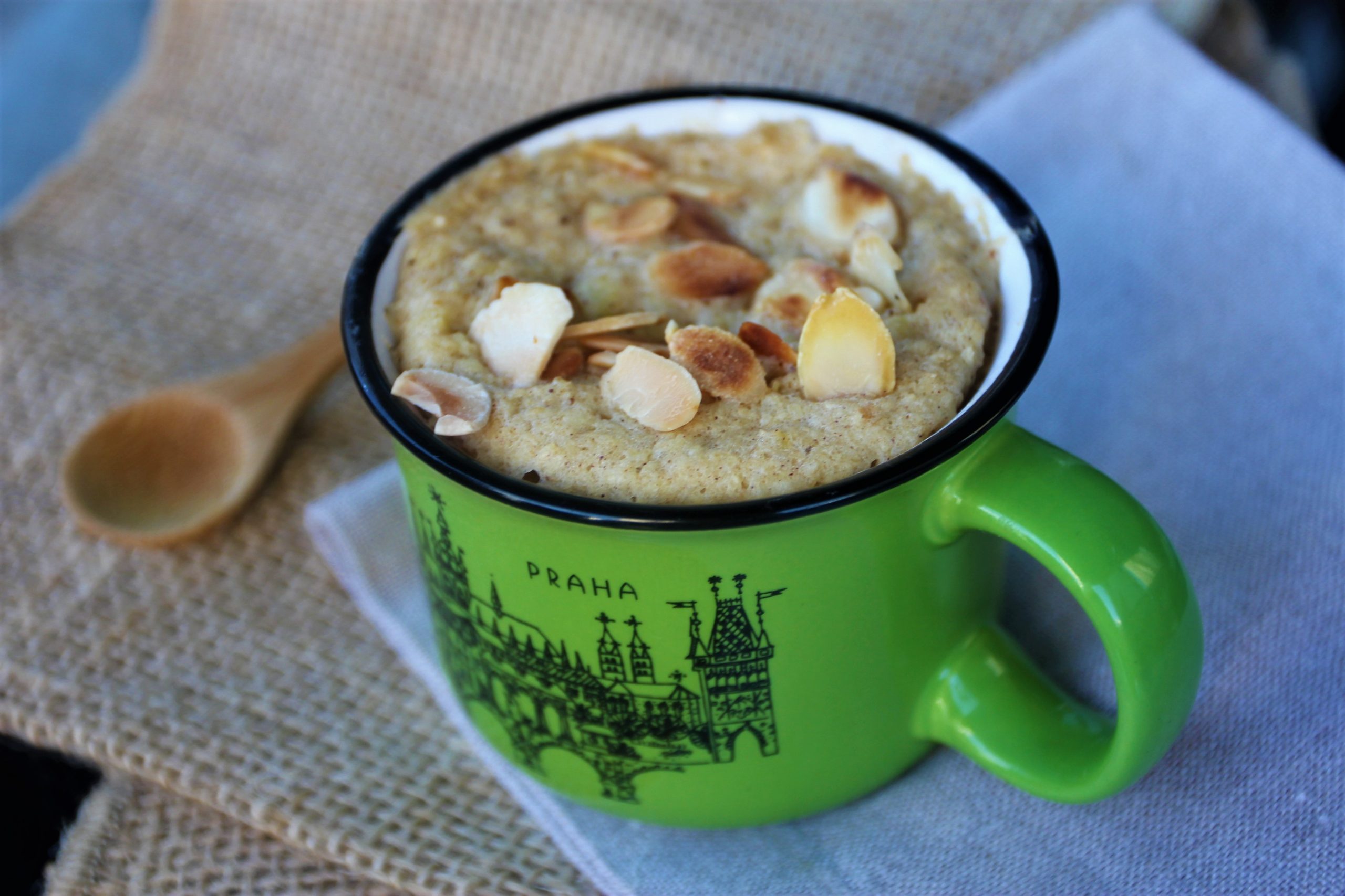 Bolinho de banana de caneca