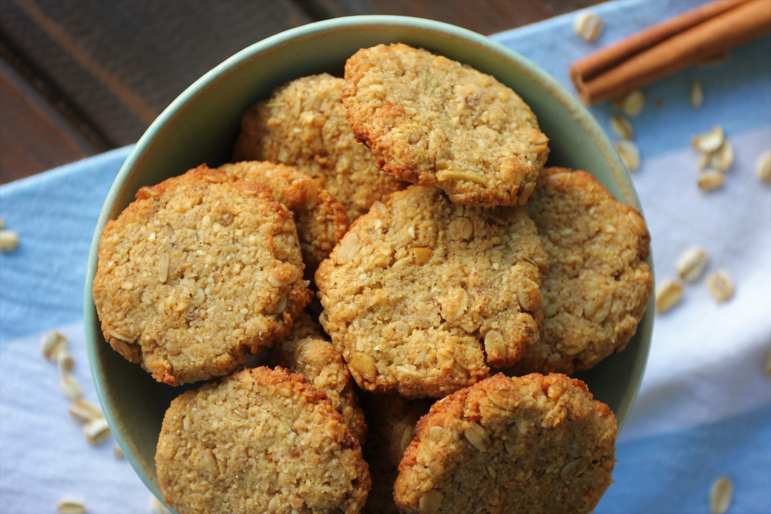 Biscoito de aveia com maçã e canela (sem e com recheio)