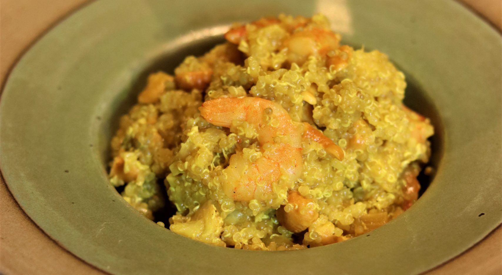 Quinoa thai com camarão