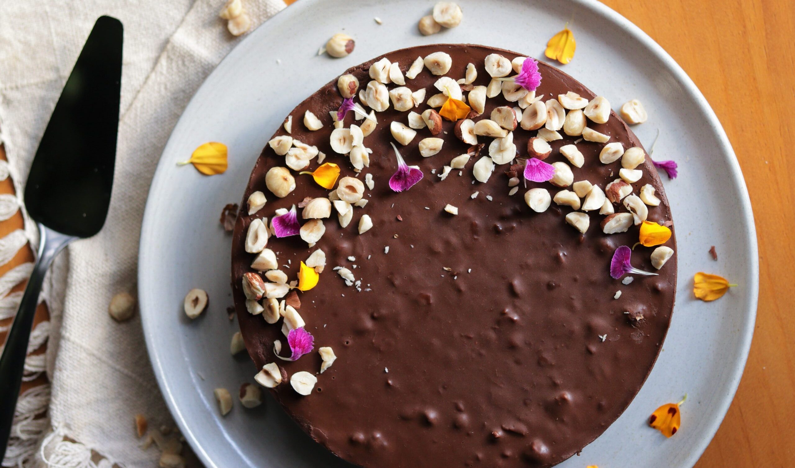 Torta gelada de chocolate e avelã